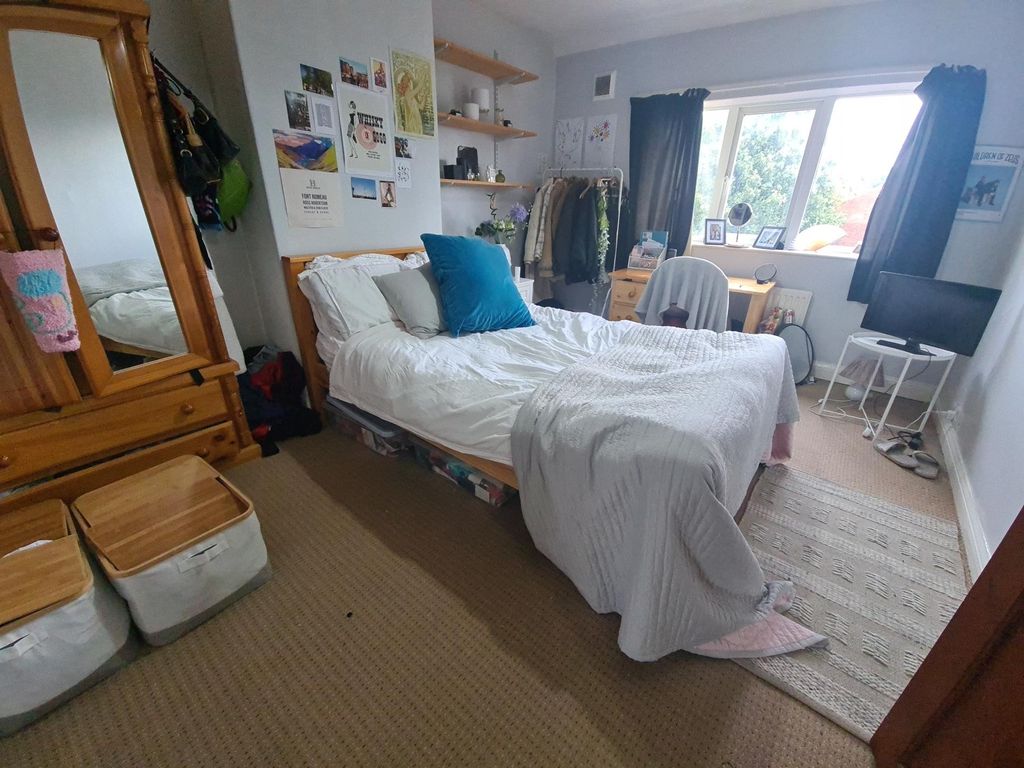 Property photo 3 of 16 Bright And Welcoming Bedroom Featuring A Spacious ...