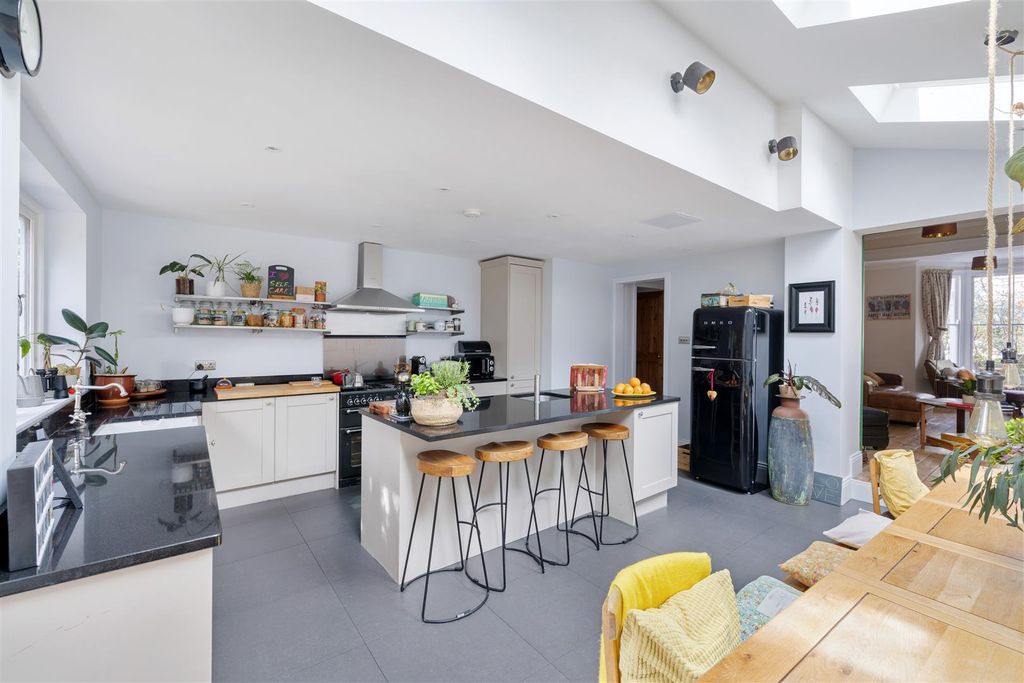 Property photo 3 of 35 Durham Road, E12