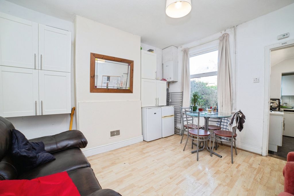 Property photo 2 of 12 Pbox-Img.Jpg