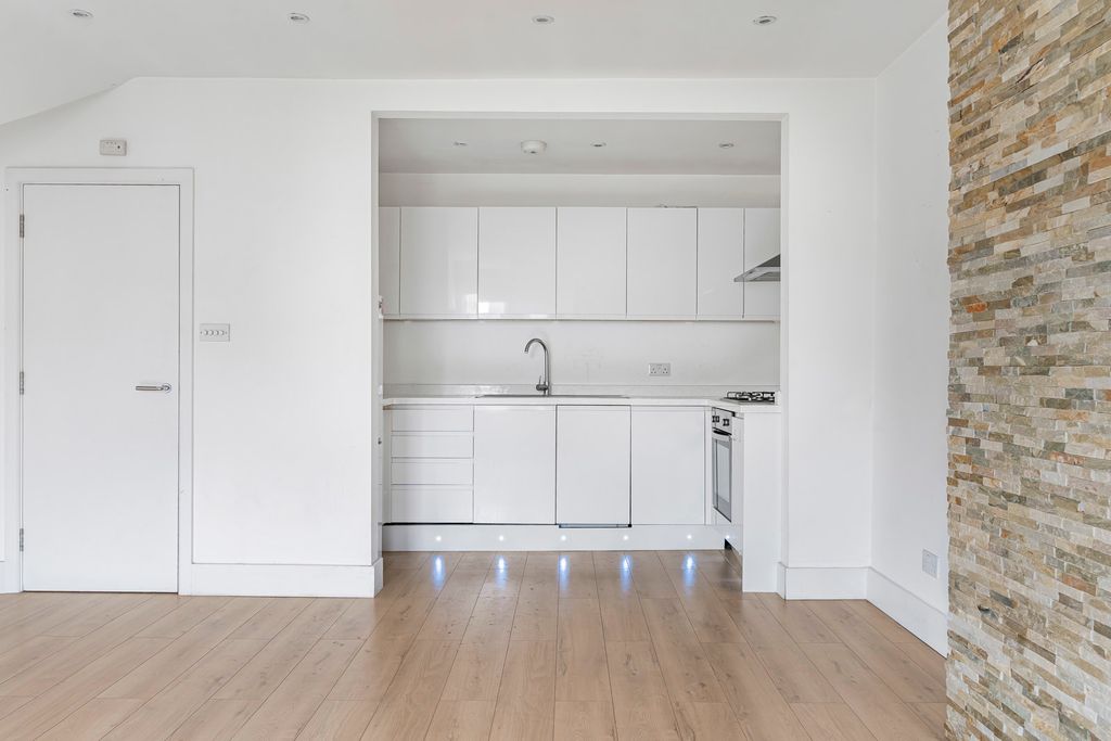 Property photo 3 of 18 Reception/Kitchen