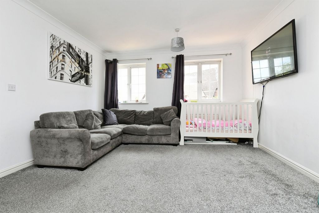 Property photo 3 of 13