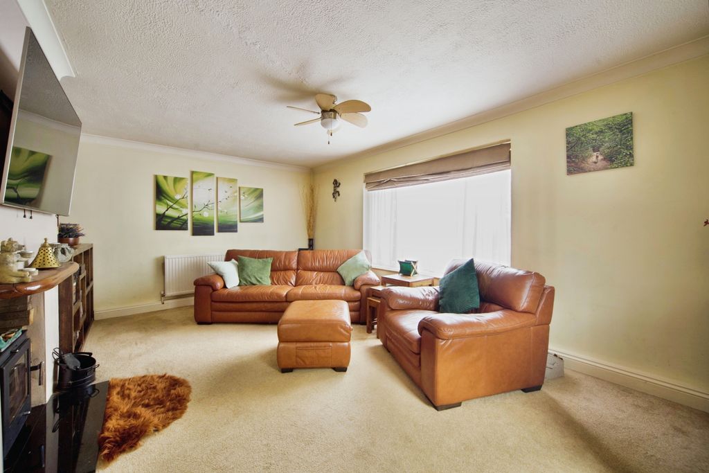 Property photo 2 of 19 Living Room