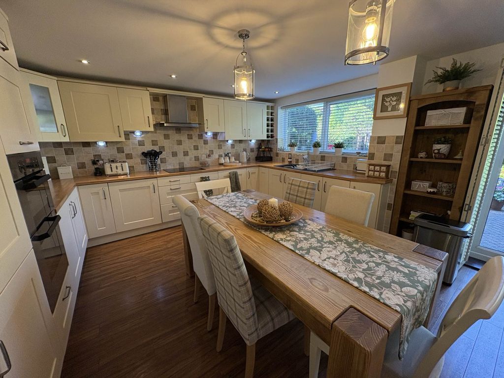 Property photo 2 of 35