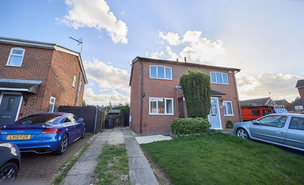 Property photo 1 of 10 Charnwood Rd Bw.Jpg