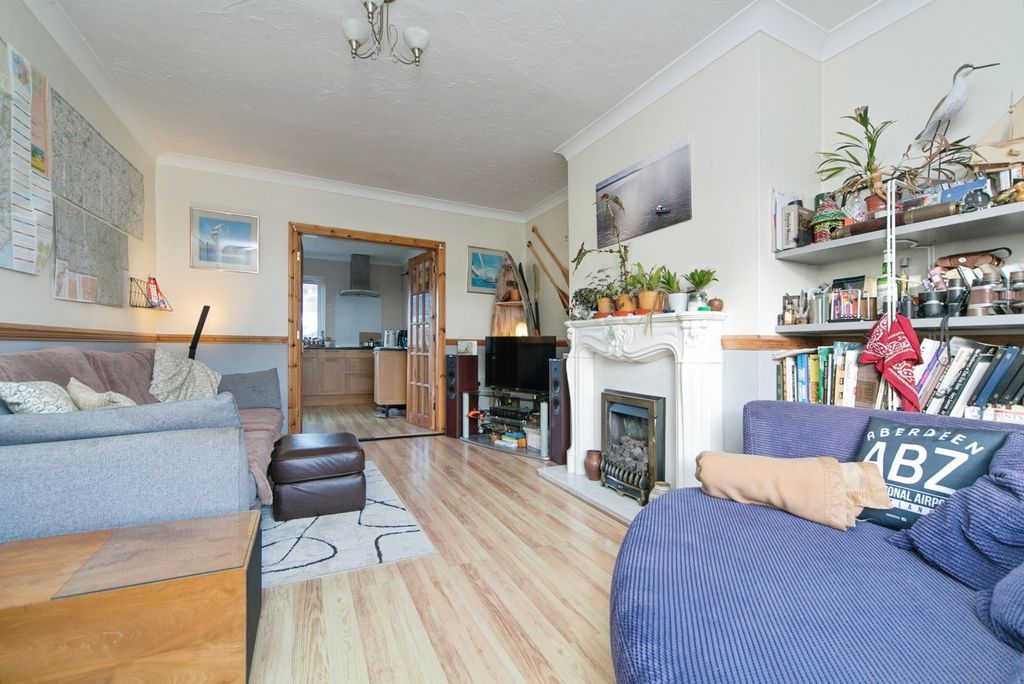 Property photo 2 of 18 Lounge