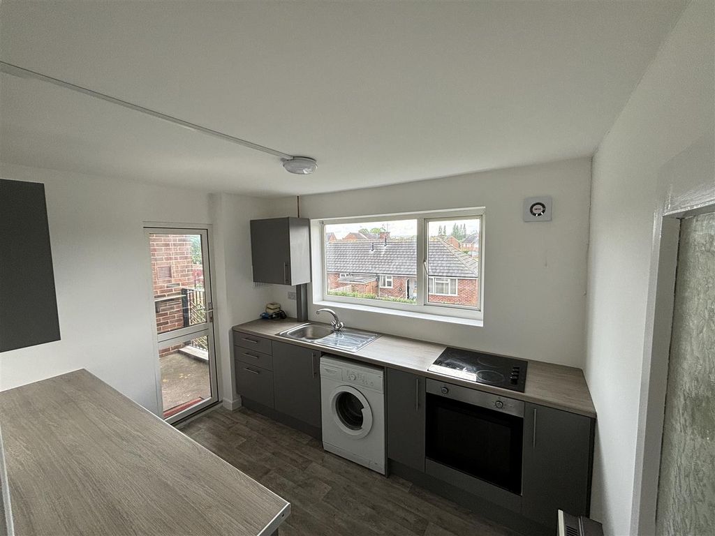 Property photo 2 of 12 Kitchen