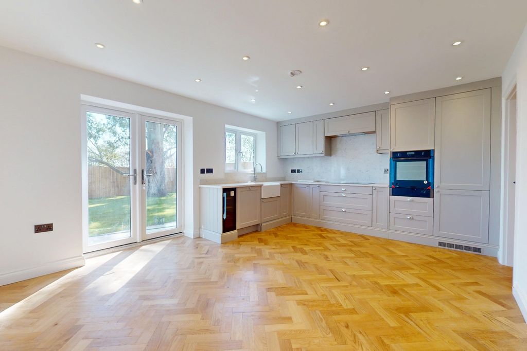 Property photo 2 of 27 5076593