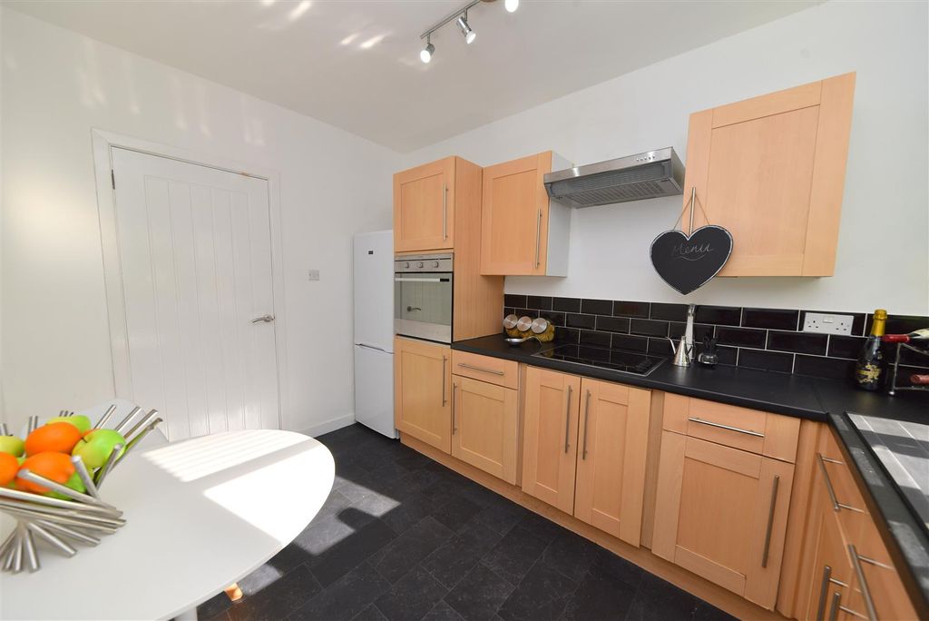 Property photo 1 of 13 Kitchen2.Jpg