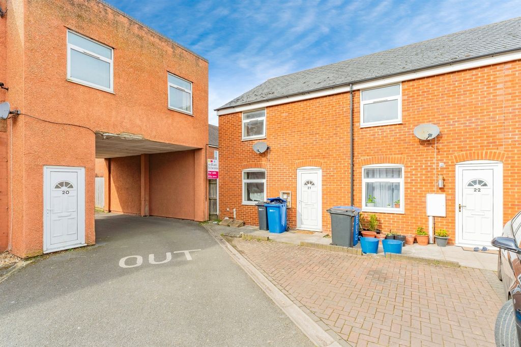 Property photo 1 of 17