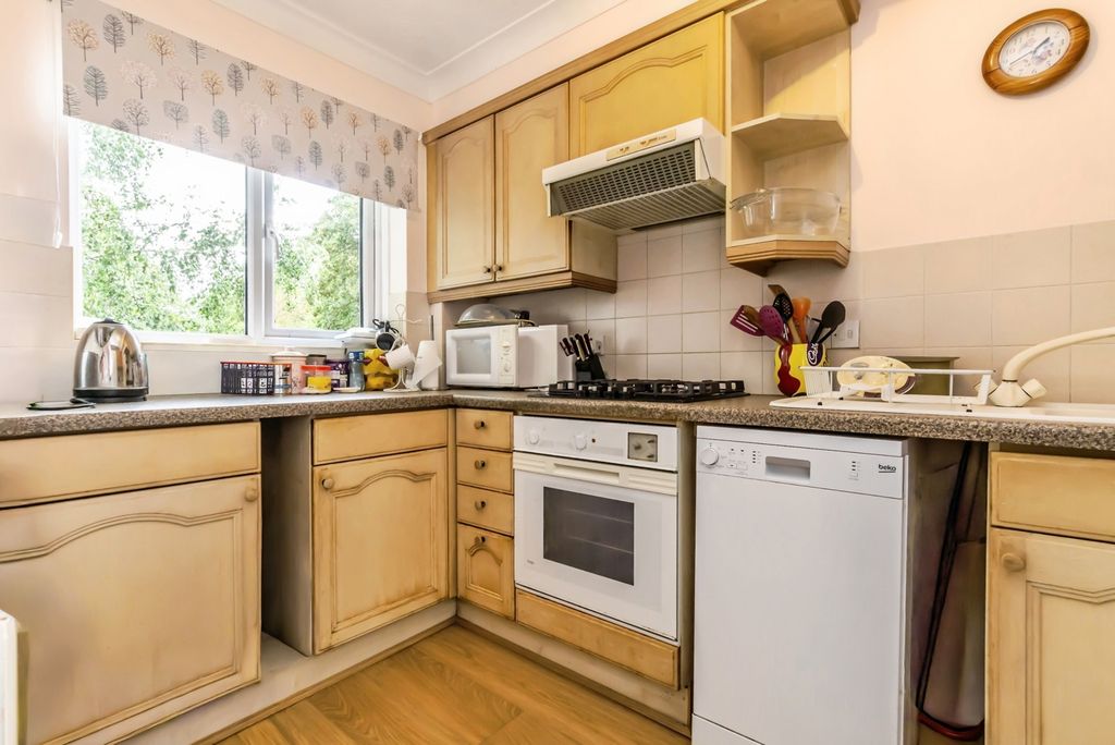 Property photo 2 of 10 Kitchen
