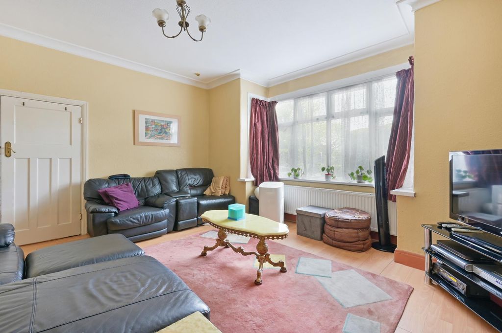 Property photo 2 of 20
