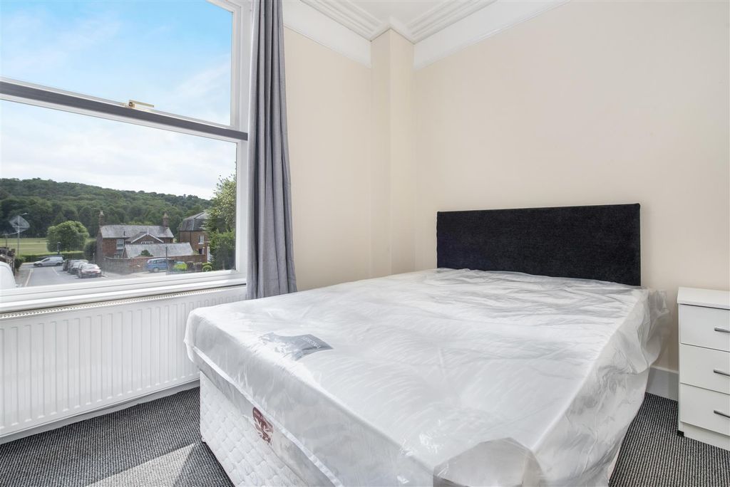 Property photo 3 of 9 Room 8.1