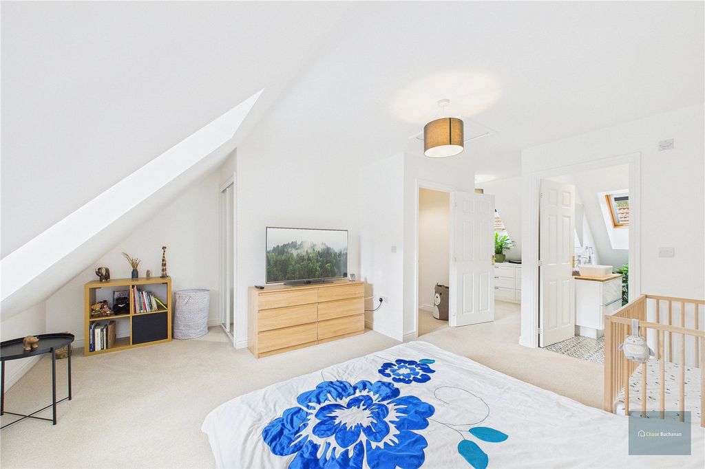 Property photo 2 of 24 Picture No. 27