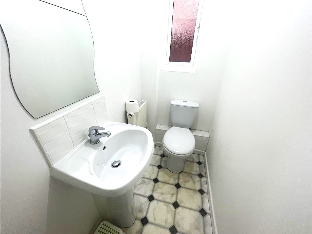 Property photo 3 of 10 Cloakroom/wc