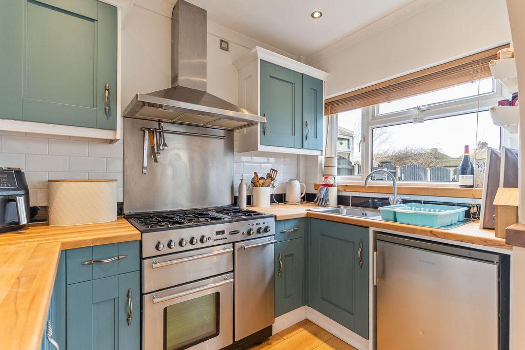 Property photo 3 of 20