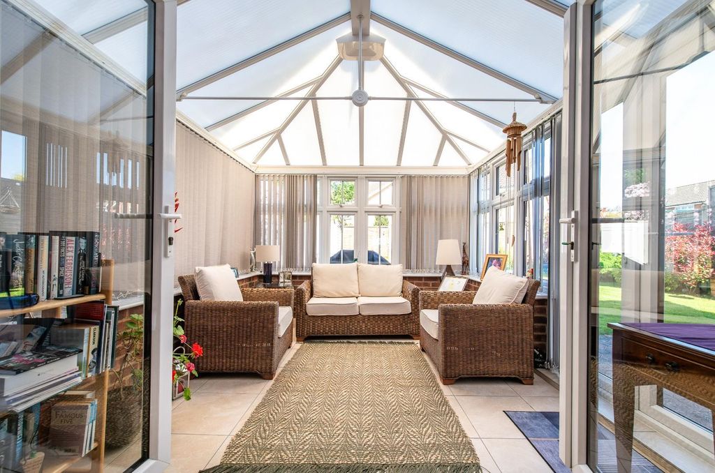 Property photo 2 of 21 Conservatory
