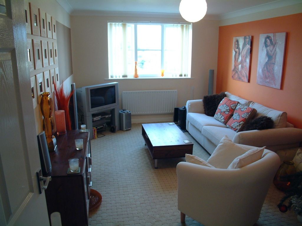 Property photo 3 of 6 Lounge