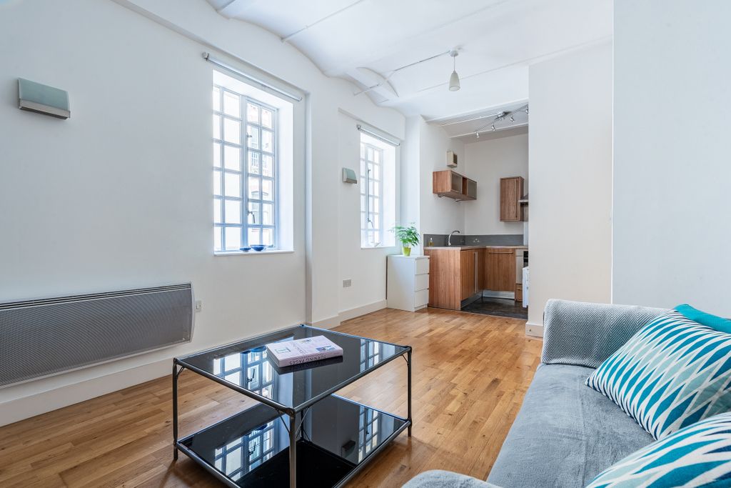 Property photo 1 of 9 Photo 4