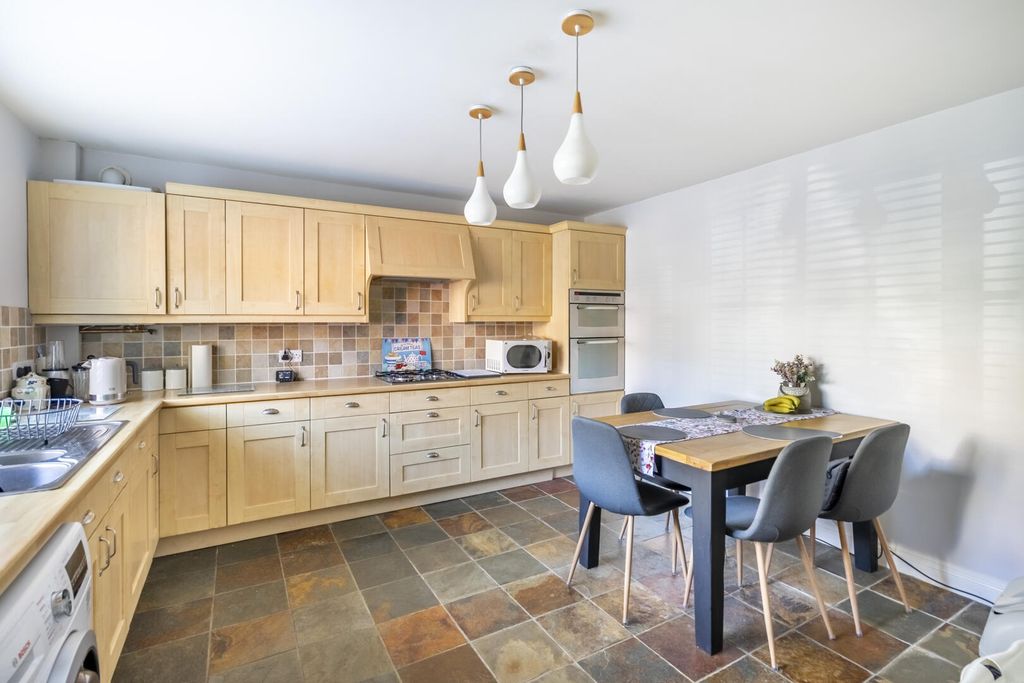 Property photo 3 of 22 Kitchen