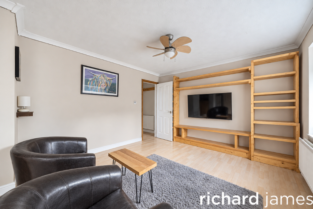 Property photo 3 of 12 4B48Fef8B44740Eea65F44E9F54Fb6c5Dpportalsize