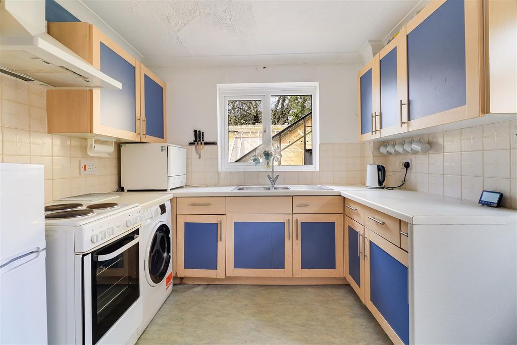 Property photo 3 of 24 Img (9).Jpg