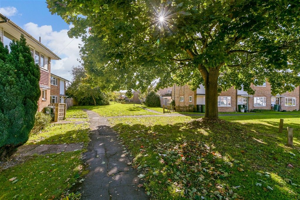 Property photo 1 of 12 Surrounding Area