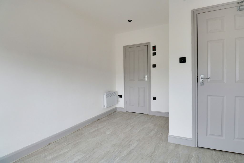 Property photo 2 of 8 5154132