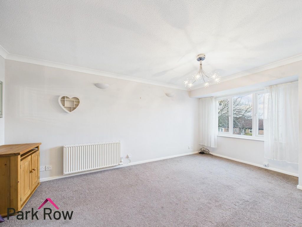 Property photo 3 of 10 Living Room