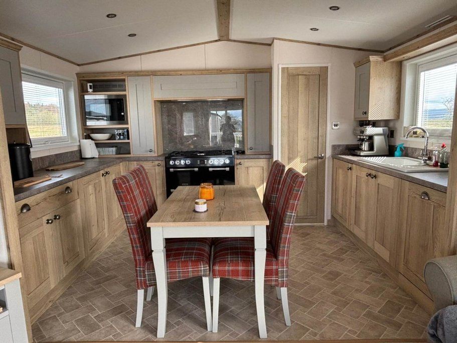 Property photo 3 of 25