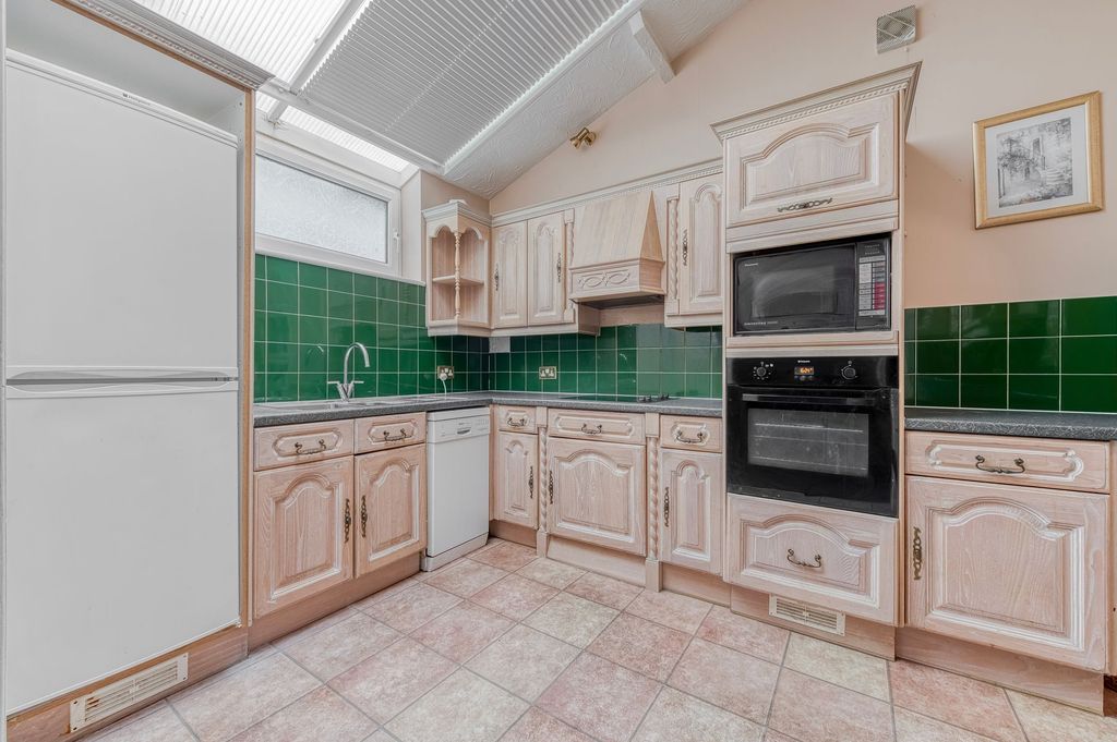 Property photo 3 of 23