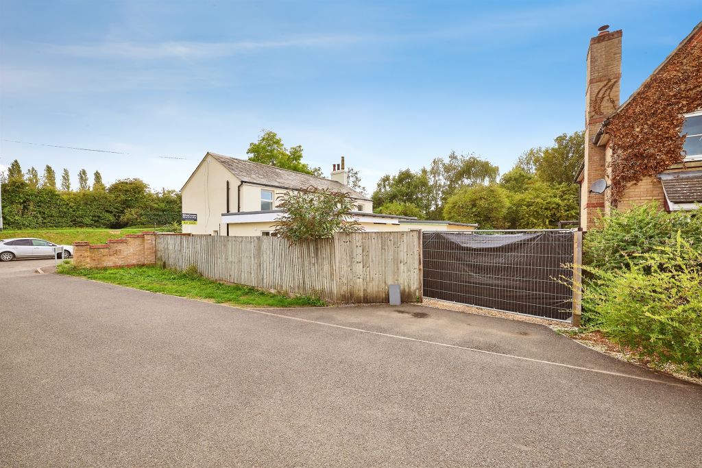 Property photo 2 of 29