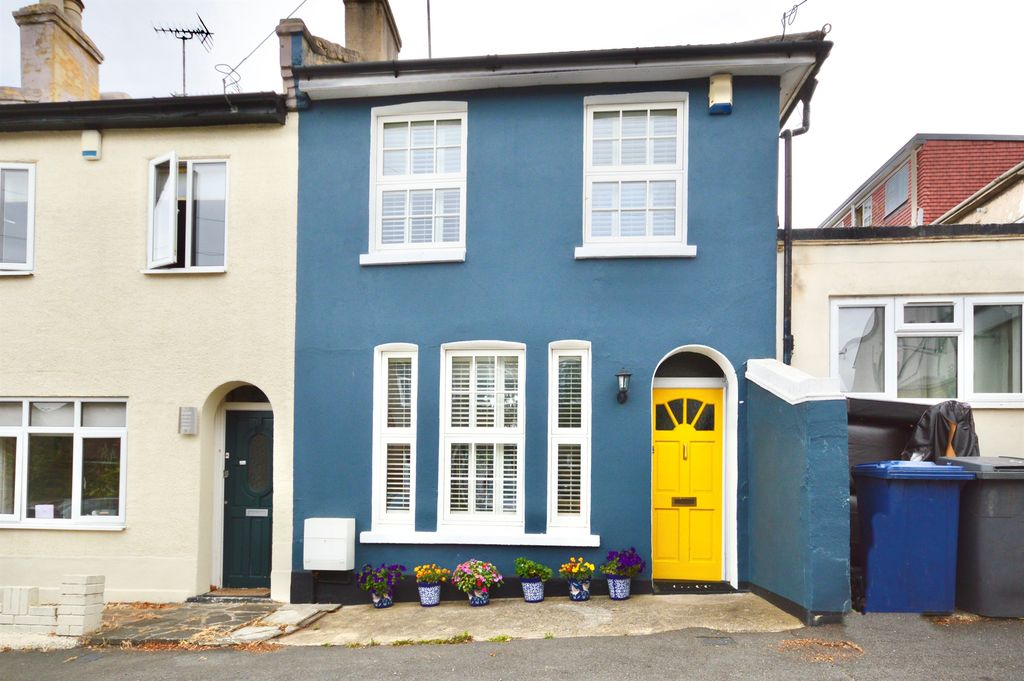 Property photo 1 of 17