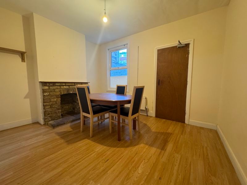 Property photo 3 of 8 Photo 5