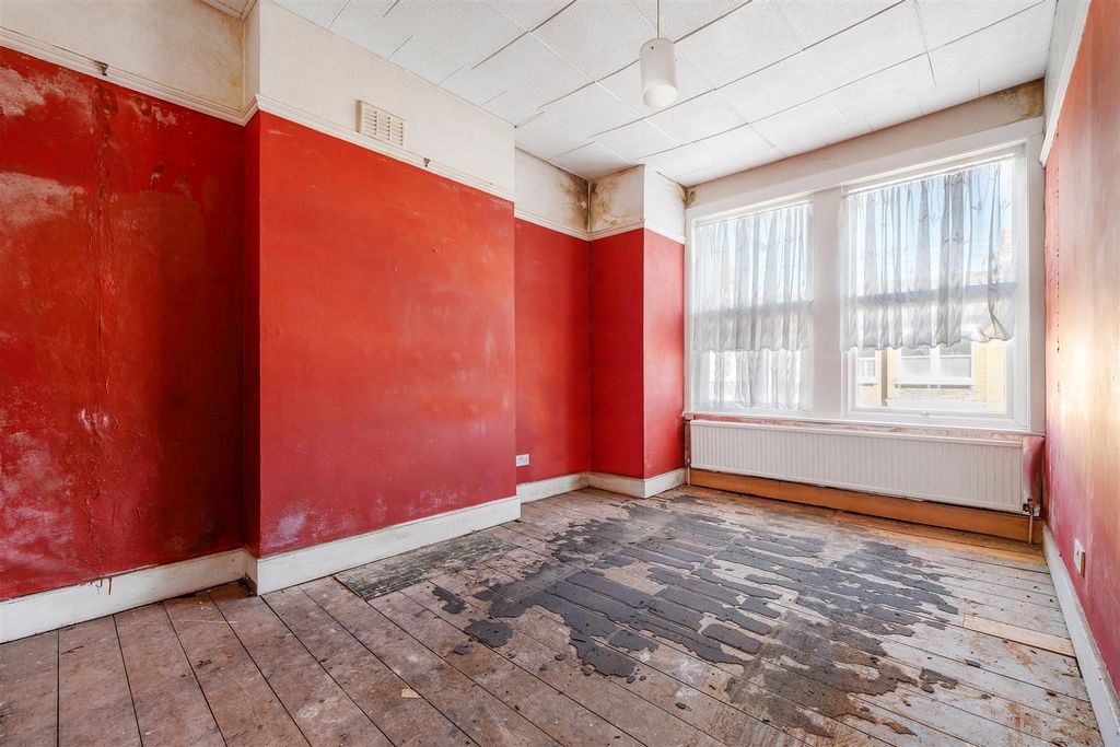 Property photo 2 of 8