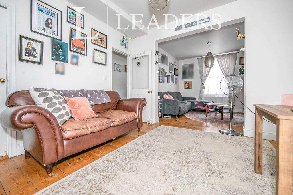 Property photo 3 of 10 8d0d016B-0111-ee11-8