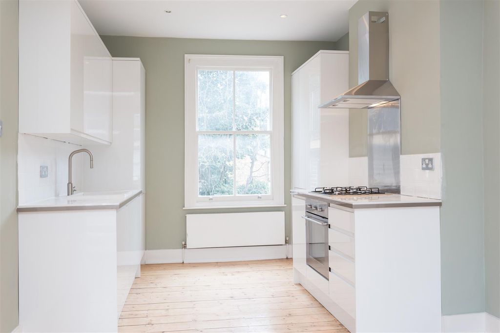 Property photo 2 of 10 Lettings Hammersmith Sulgrave Road  - Kitchen.Jpg