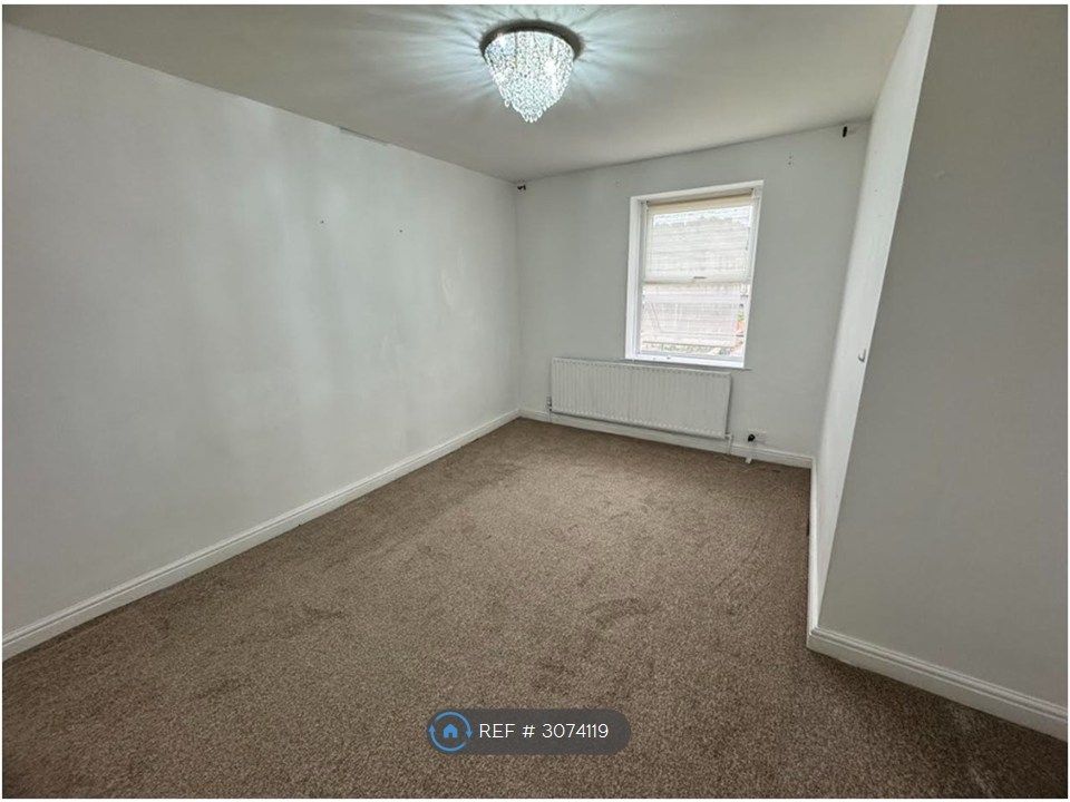 Property photo 2 of 5 Living Room