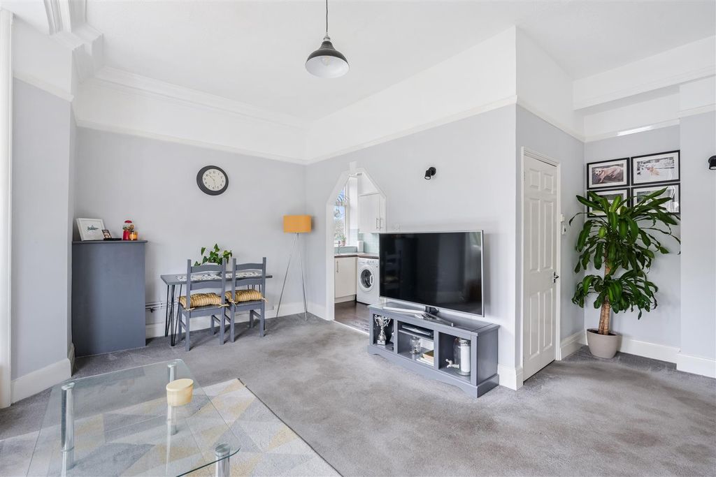 Property photo 3 of 14 Woodcote Hall (8).Jpg