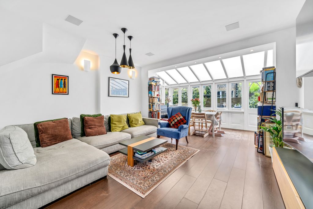 Property photo 1 of 28 Upcerne Road, Sw10, Martin &amp; Co (20)