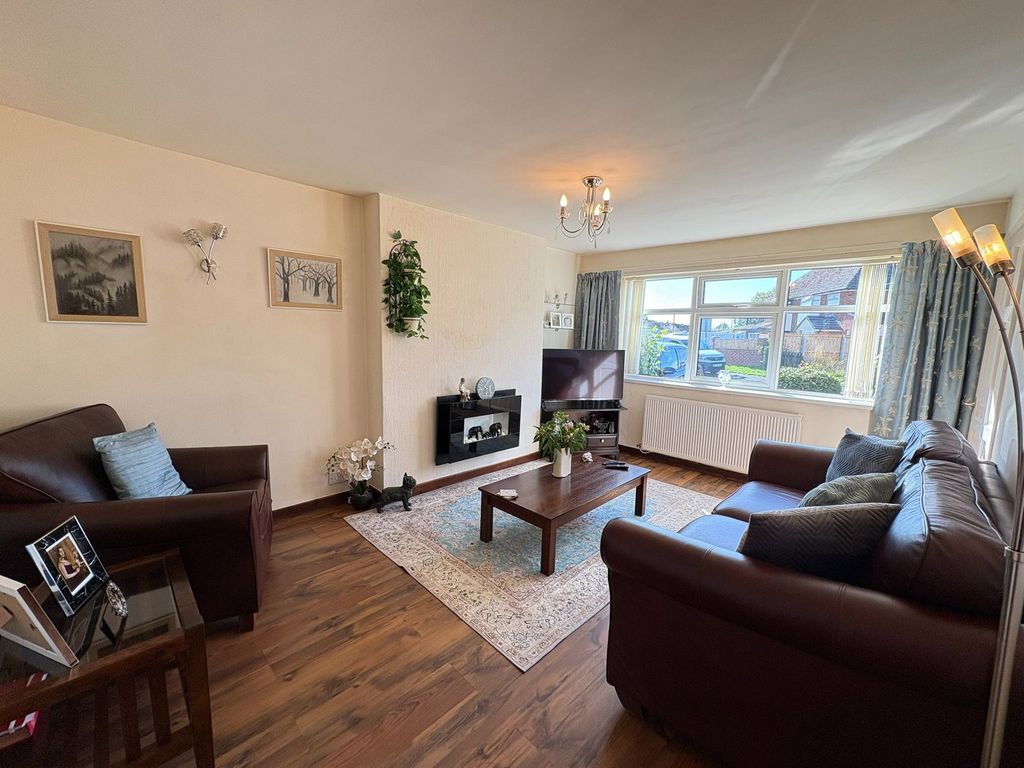 Property photo 2 of 27