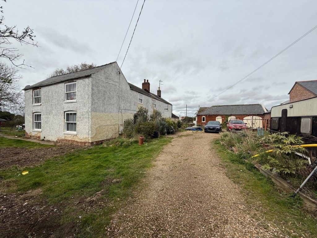 Property photo 1 of 17 Driveway Leading To Accommodation