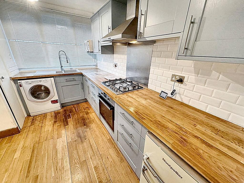 Property photo 3 of 14 To Let, Rent - Single Room Near Brick Lane, London, E2 - Maxwellproperties.Co.Ukto Let, Rent - Sin