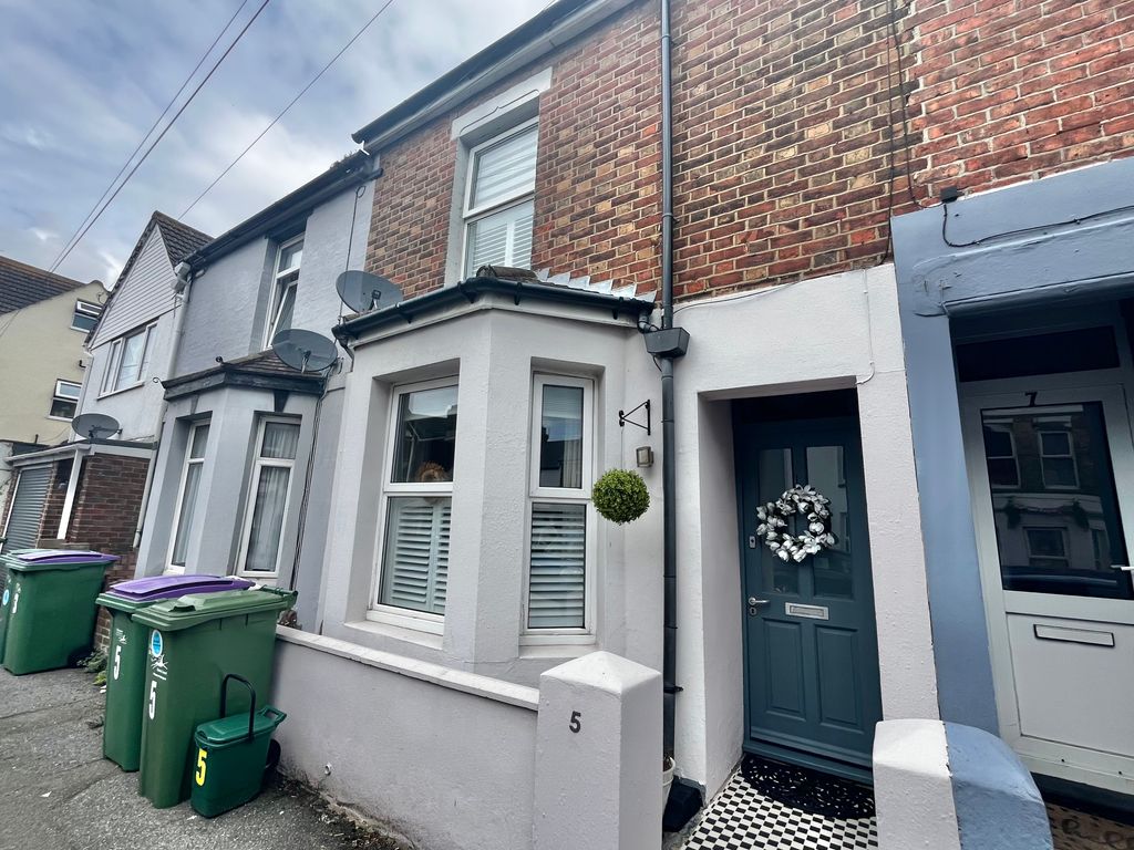 Property photo 2 of 32