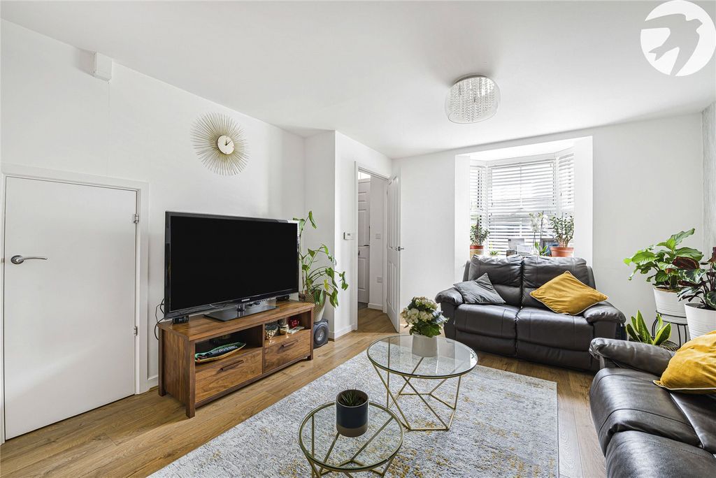 Property photo 2 of 35 Lounge