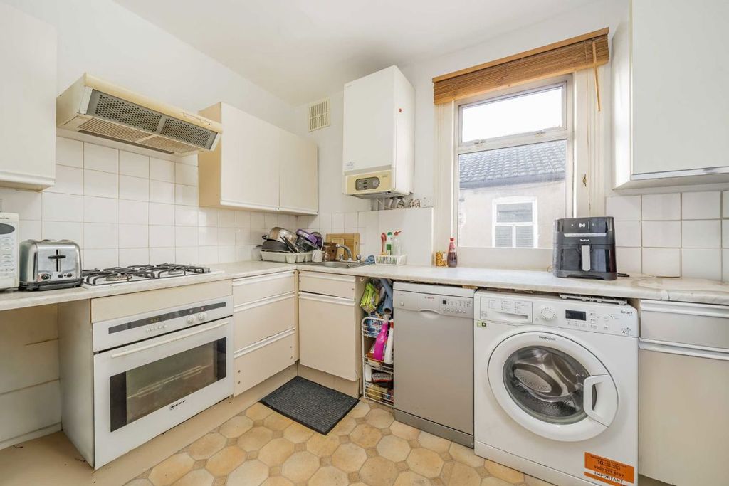 Property photo 3 of 4