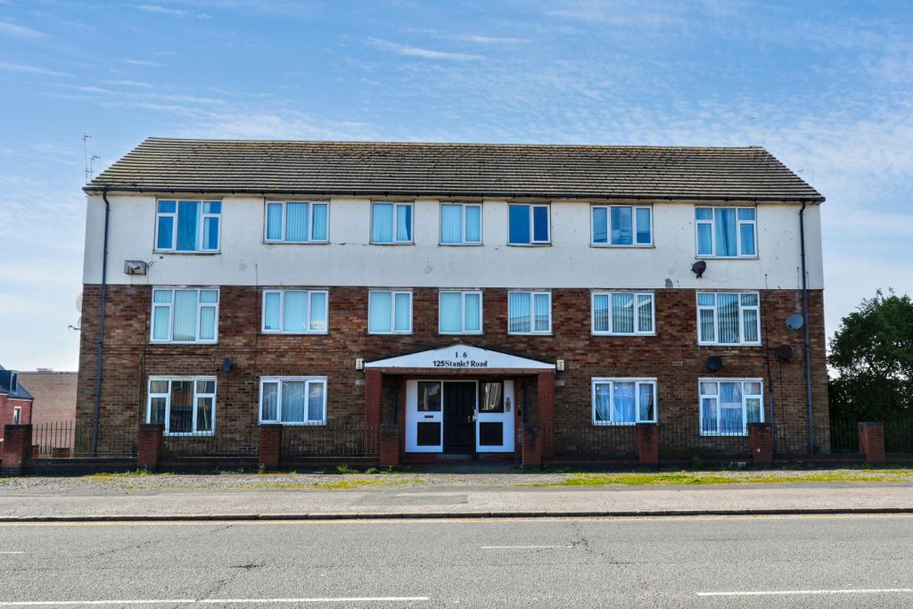 Property photo 1 of 5 Flat 1, 125 Stanley Road, Liverpool, L5 7Ta