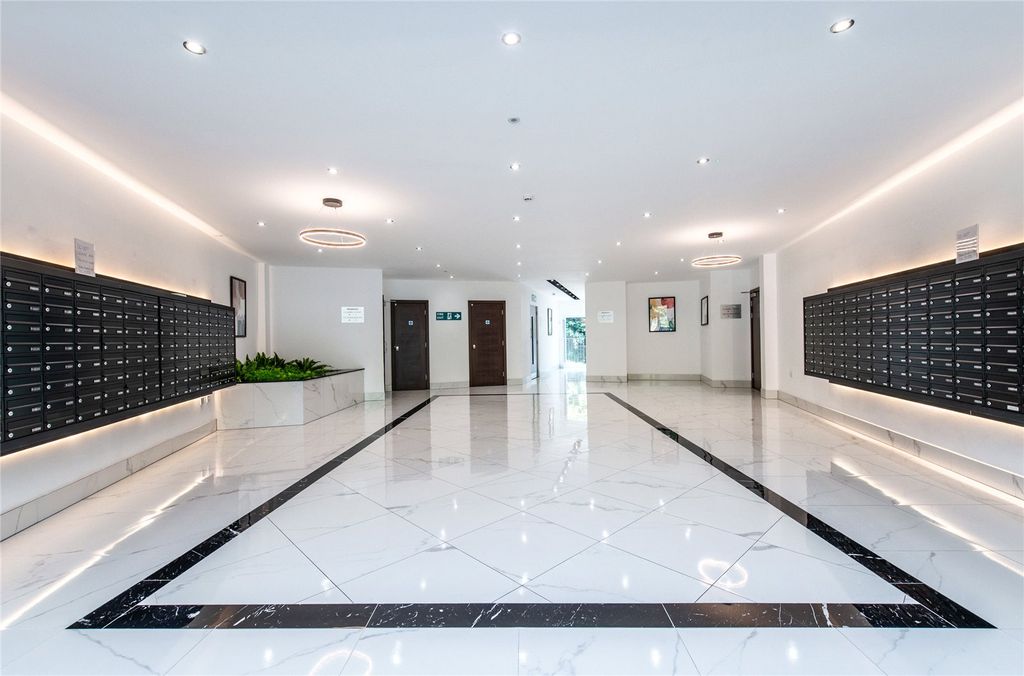 Property photo 3 of 31 Entrance