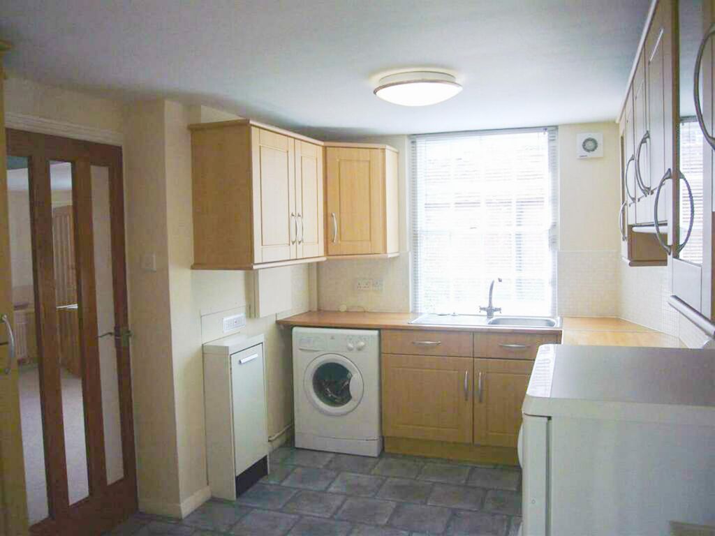 Property photo 2 of 5 Kitchen
