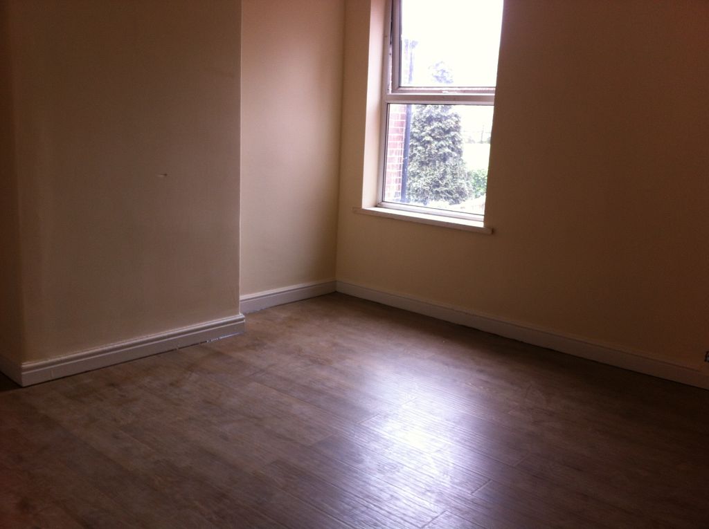 Property photo 3 of 4 Living Room