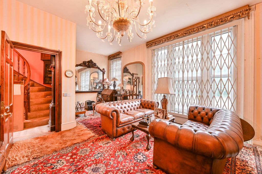 Property photo 3 of 11